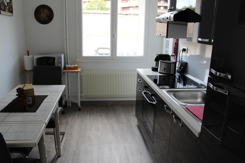 Apart'Hotel Les Floralies Roanne Zimmer foto